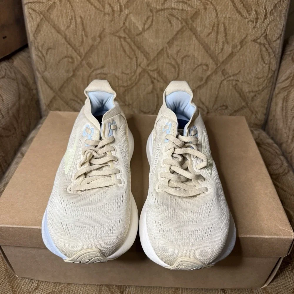 Brooks Adrenaline GTS 25 Sand Coconut 1204431B244 Women's 6.5 B Running Shoes